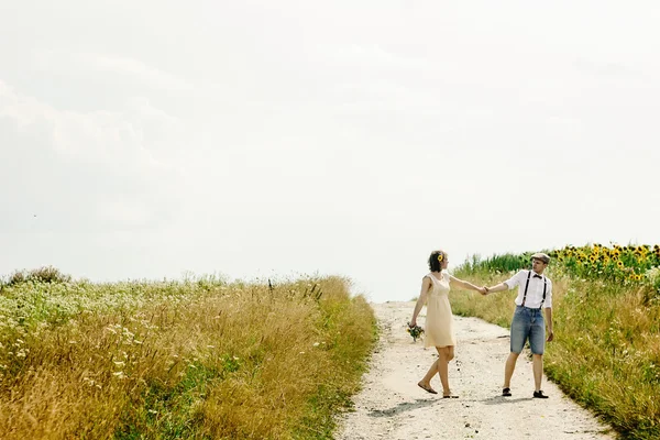 Beautiful bride and stylish groom — Stock Photo, Image