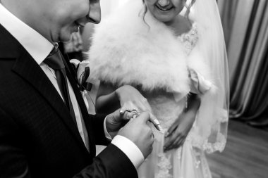 mutlu muhteşem gelin ve şık damat