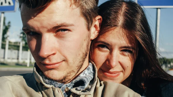 Feliz casal emocional — Fotografia de Stock