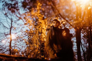 mutlu şık çift elele 