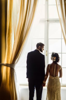 şık gelin ve zarif damat