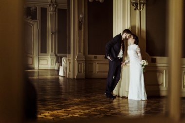 şık gelin ve zarif damat