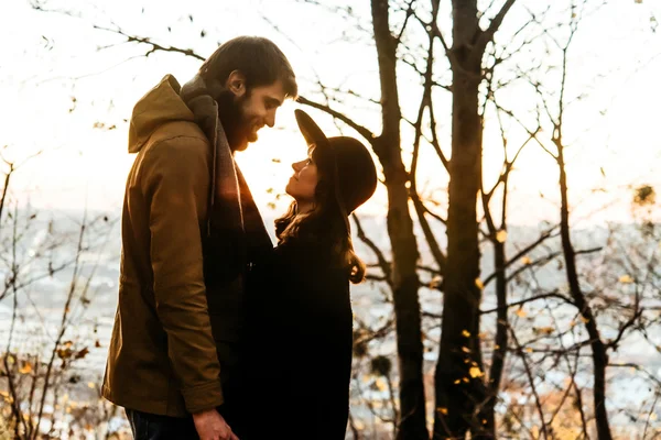 Pareja de lujo feliz atractivo — Foto de Stock