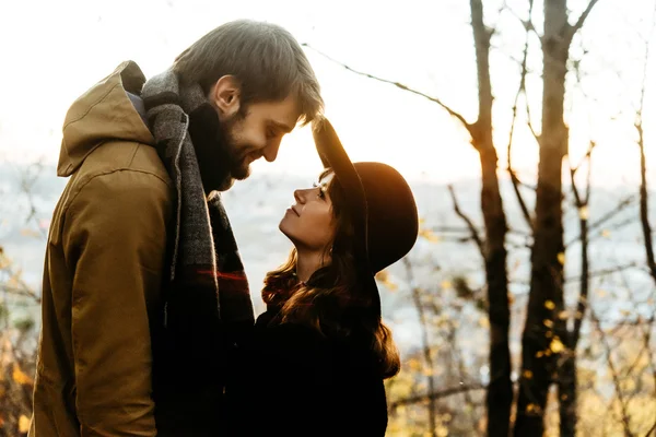 Pareja de lujo feliz atractivo — Foto de Stock