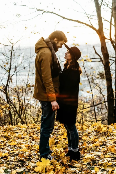 Pareja de lujo feliz atractivo — Foto de Stock