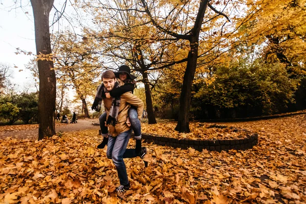 Pareja de lujo feliz atractivo —  Fotos de Stock