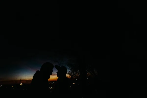 Silhouette of happy couple — Stock Photo, Image