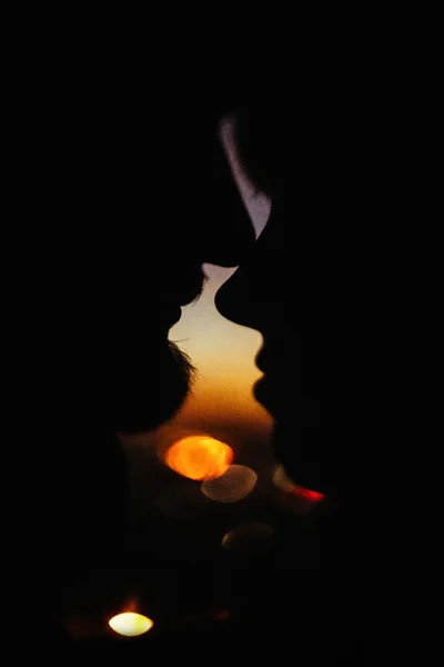 Silhouette of happy couple — Stock Photo, Image