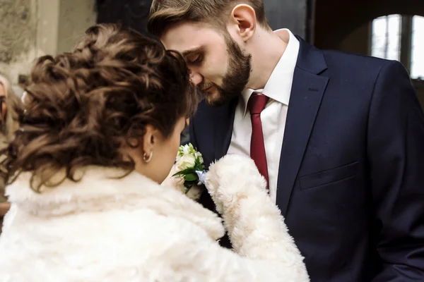 Bruna sposa e sposo — Foto Stock