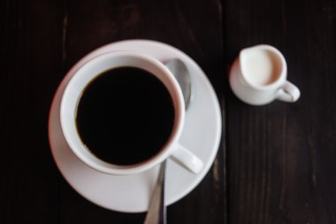 kahve ve süt beyaz bardak