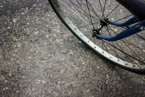 Old blue bicycle wheel — Stock Photo, Image
