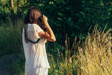 şık hippi kız holding kamera 