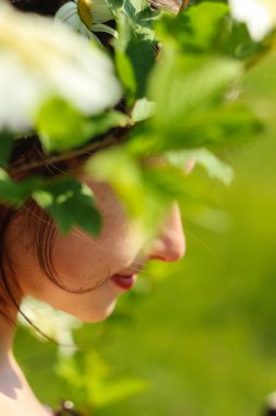 mutlu sevimli kadın 