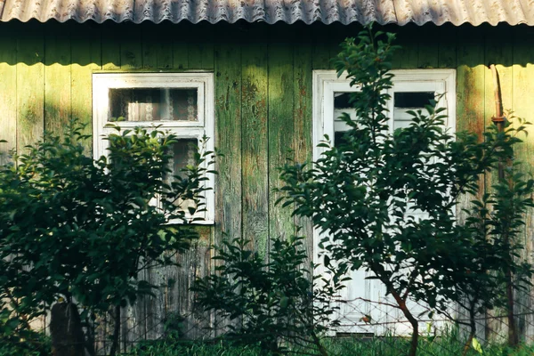 Деревянное старое здание — стоковое фото