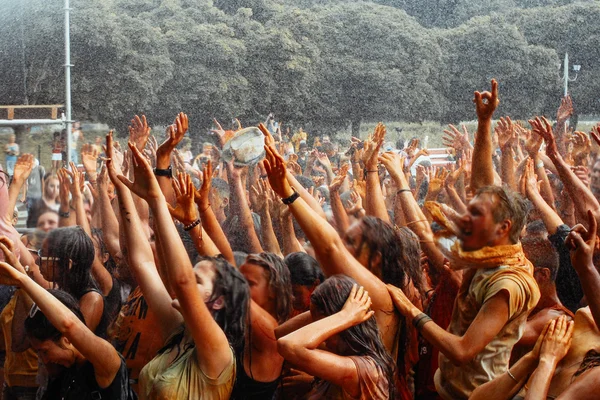 Hands and happy people — Stock Photo, Image