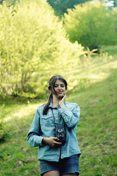 Elegante chica hermosa — Foto de Stock