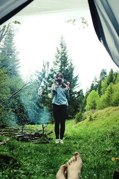 Couple élégant camping — Photo