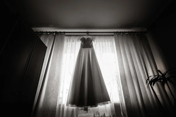 Suknia ślubna biała luksusowe — Zdjęcie stockowe