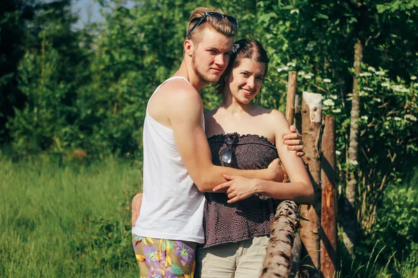 Ευτυχισμένος hipster κομψό ζευγάρι — Φωτογραφία Αρχείου
