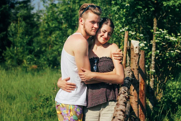 Gelukkig stijlvolle hipster paar — Stockfoto