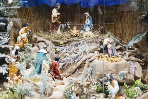 Födelsemiljö Heliga Familjefigurer Modern Fönsteraffär Frälsarens Födelse Jesus Kristus Julessens — Stockfoto