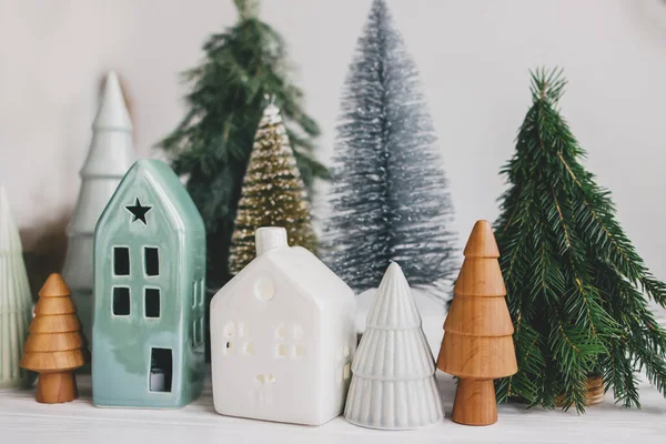 Cena Natal Aldeia Férias Miniatura Natal Pequenas Casas Cerâmica Madeira — Fotografia de Stock