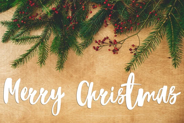 Frohe Weihnachten Grußkarte Frohe Weihnachten Text Handgeschrieben Auf Tannenzweige Und — Stockfoto