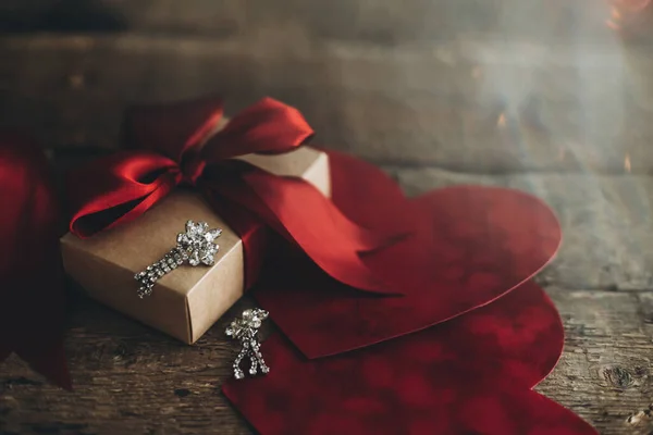 Happy Valentines Day Und Muttertag Stilvolle Geschenkschachtel Mit Rotem Band — Stockfoto