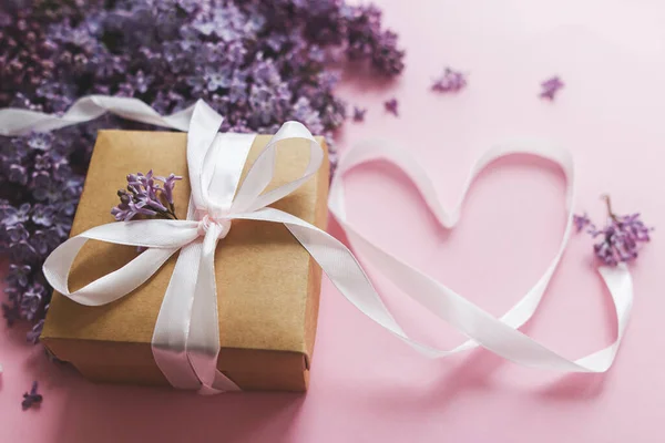 Lilac Flowers Gift Box Heart Ribbon Pink Paper Stylish Floral — Stock Photo, Image