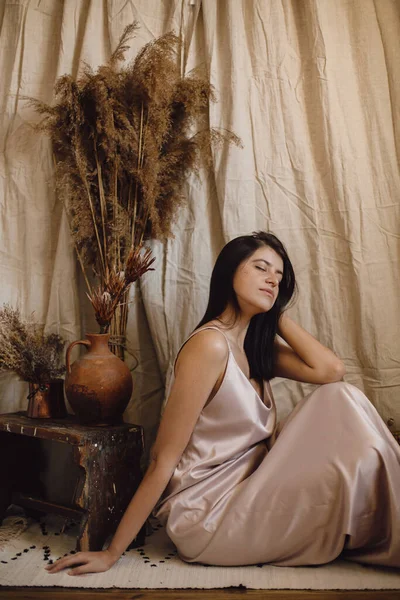 Stylish Fashionable Woman Silk Dress Sensually Posing Bohemian Style Room — Stock Photo, Image
