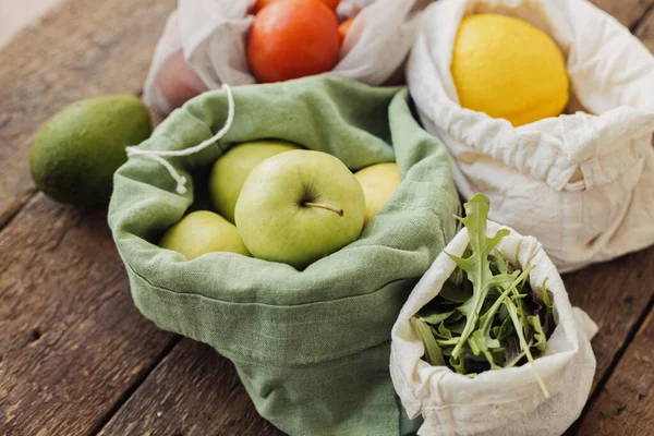 Entrega Plástico Livre Eco Amigável Supermercado Maçãs Frescas Tomates Limões — Fotografia de Stock