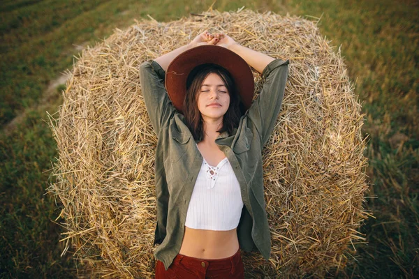 Beautiful Stylish Woman Hat Relaxing Haystack Summer Evening Field Happy — Stock Photo, Image