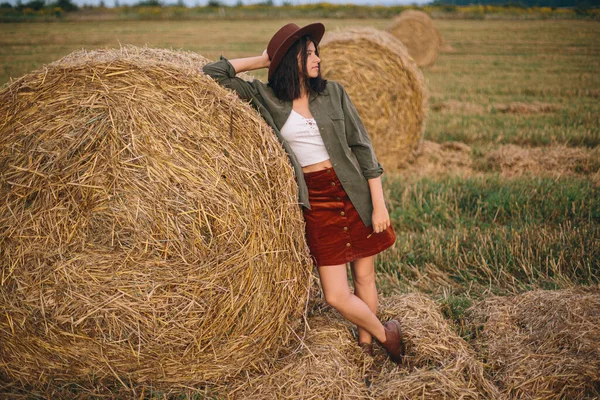 Beautiful Stylish Woman Hat Standing Hay Bale Summer Evening Field — Stock Photo, Image