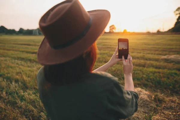 Stylish Woman Taking Photo Sunset Phone Summer Field Young Female — Stock Photo, Image