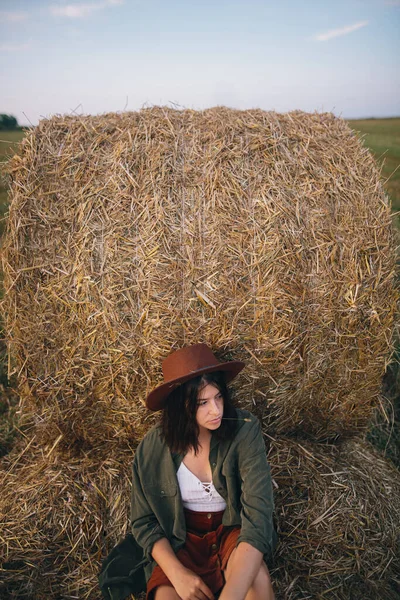 Beautiful Stylish Woman Hat Sitting Hay Bale Summer Evening Field — Stock Photo, Image