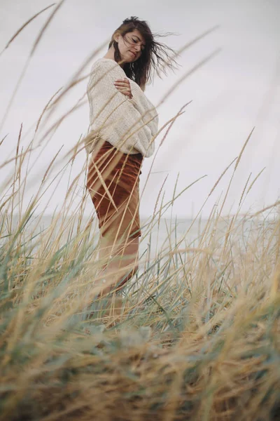 Beautiful Stylish Woman Windy Hair Knitted Sweater Posing Wild Grass — 스톡 사진