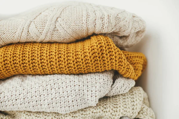 Cozy Knitted Sweater Background Pile White Yellow Beige Knit Sweaters — Stock Photo, Image