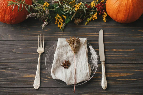 Modern Plate Vintage Cutlery Linen Napkin Herb Wooden Table Pumpkins — Stock Photo, Image