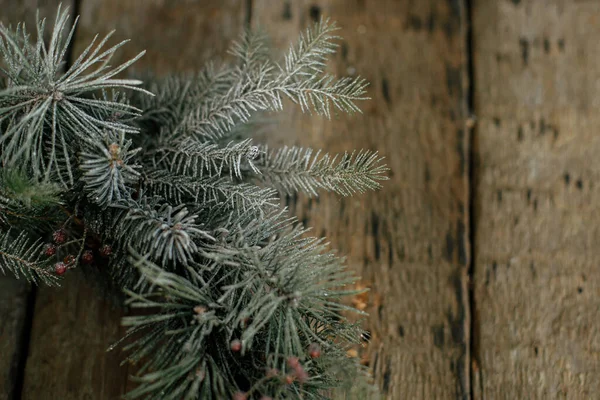 Pohled Vánoční Rustikální Věnec Stylový Vánoční Věnec Borovicovými Jedlovými Větvemi — Stock fotografie