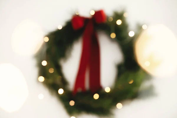 Natal Fundo Abstrato Grinalda Natal Elegante Borrada Com Arco Vermelho — Fotografia de Stock