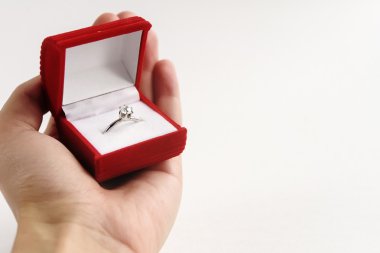 Elmas yüzükle lüks