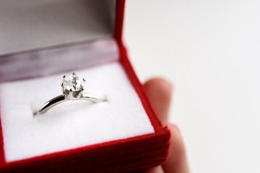 Elmas yüzükle lüks