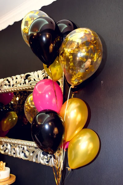 Luxusní zdobené restaurace s balónky — Stock fotografie