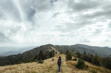 Kız dağlarında seyahat