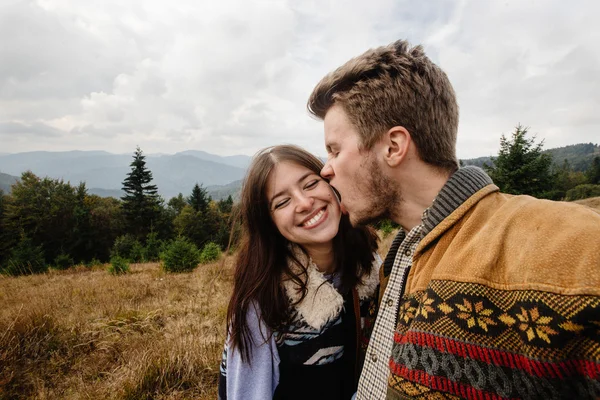 Élégant beau couple — Photo