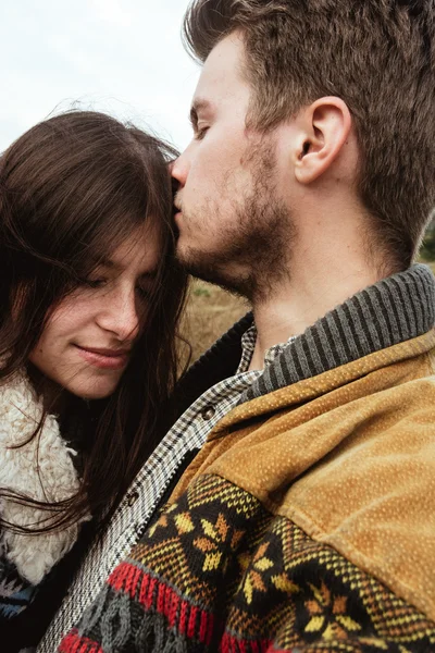 Elegante hermosa pareja —  Fotos de Stock