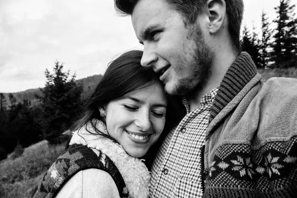 Elegante hermosa pareja — Foto de Stock