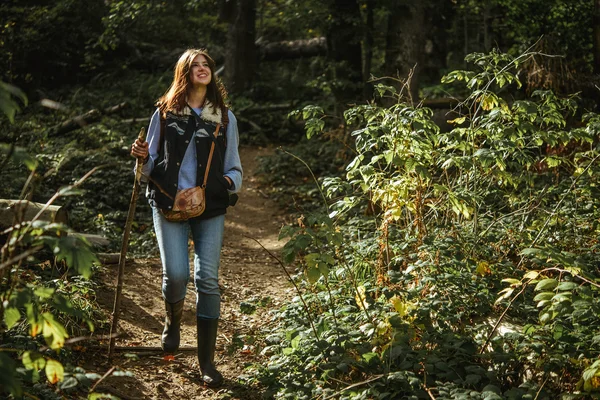 Stylish traveling girl — Stock Photo, Image