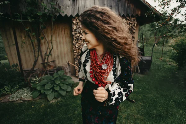 Beautiful brunette girl — Stock Photo, Image