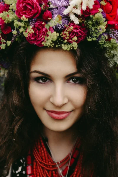 Beautiful brunette girl — Stock Photo, Image